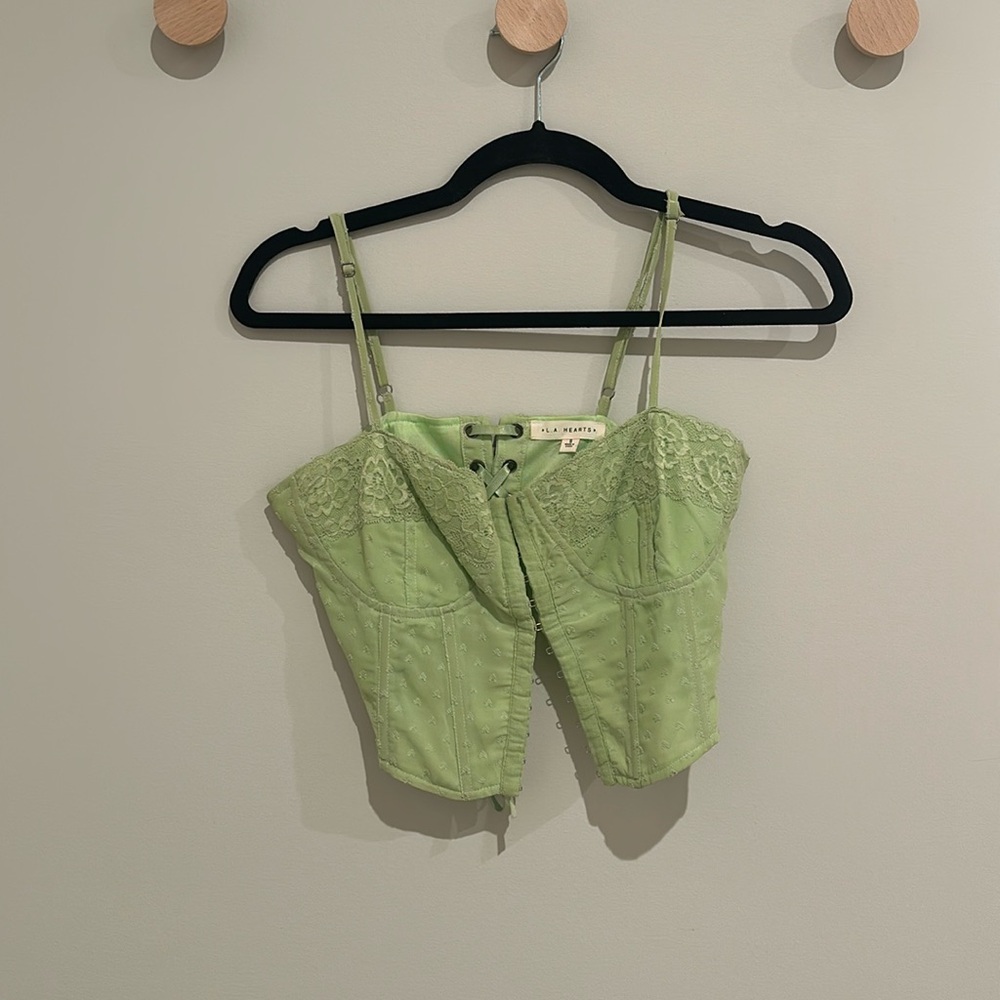 LA hearts green going out top